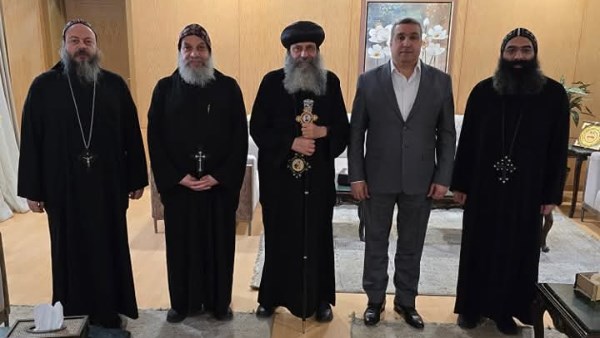 رئيس الدير المحرق يزور مديرية أمن أسيوط للتهنئة بالعيد