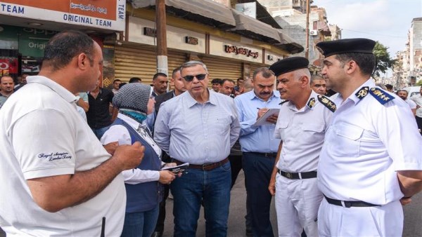 محافظ الإسكندرية يجري جولة مفاجئة شرقي المدينة ويوجه بإزالة المخالفات