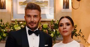 تشارك فيكتوريا بيكهام صورة ديفيد بيكهام في المستشفى بذراعه في حبال: “