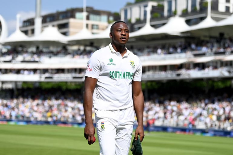 يحيي Kagiso Rabada من جنوب إفريقيا الحشد وهو يغادر الملعب خلال اليوم الأول من نهائي بطولة العالم للمحكمة الجنائية الدولية بين جنوب إفريقيا وأستراليا في لوردز للكريكيت في 11 يونيو 2025 في لندن ، إنجلترا