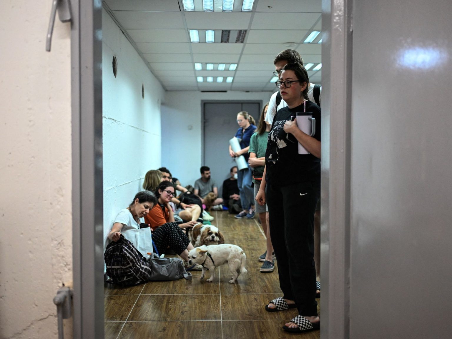 إسرائيليون: لا نمتلك ملاجئ وجيراننا يغلقون أبوابهم في وجوهنا