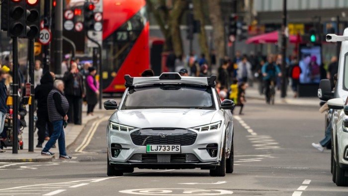 المملكة المتحدة لإطلاق تجارب لخدمات سيارات الأجرة بدون سائق الربيع المقبل