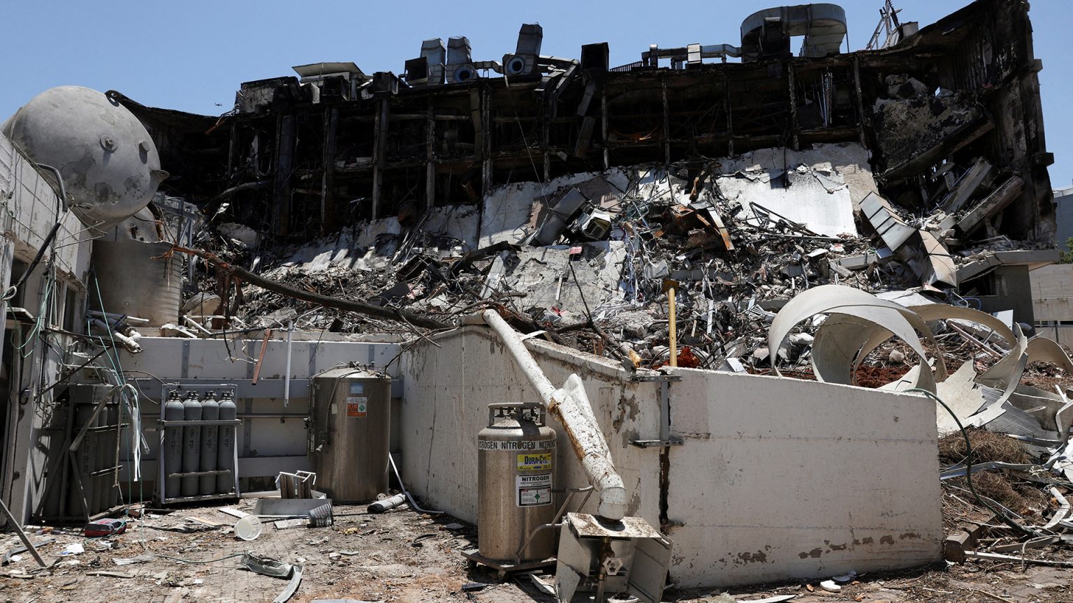 كيف بدأت إيران بتغيير ردها الحربي على إسرائيل شكلا ومضمونا؟