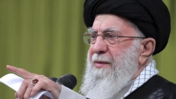 المرشد الإيراني يدعو ترامب للاستثمار في طهران