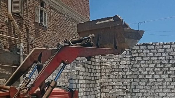 إزالة 4 حالات تعد على أملاك الدولة بالزقازيق