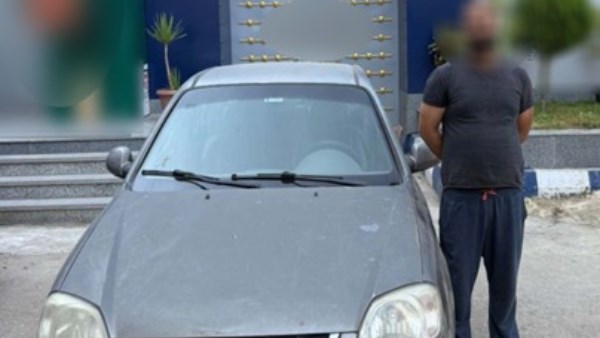 التحفظ على سيارة موظف عرض حياة أطفاله للخطر