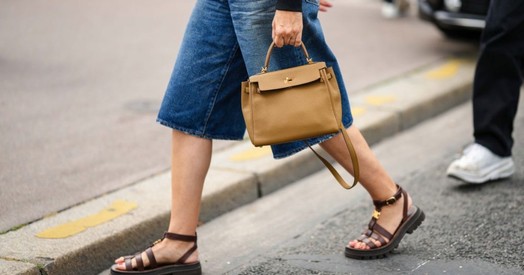 دائما الحصول على بثور؟ لن تفعل ذلك عندما ترتدي هذه الصنادل الـ 17 الأنيقة