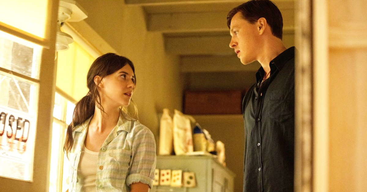 ديزي إدغار جونز وهاريس ديكنسون في حيث يغني الزحفون