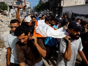 61 شهيدا باستهداف الاحتلال المجوّعين والنازحين بغزة