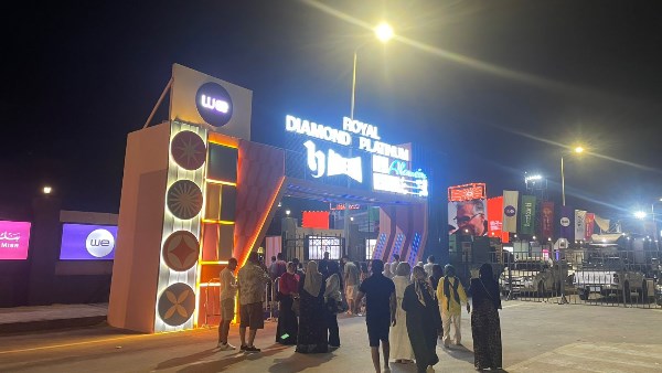 مهرجان العلمين 2025 .. توافد الجمهور بكثافة على حفل تامر عاشور