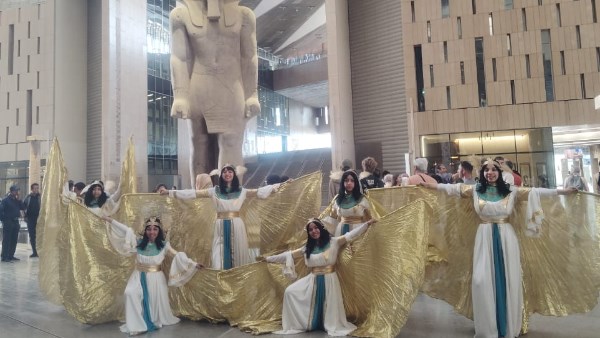 عرض فنى تراثي في المتحف المصري الكبير 
