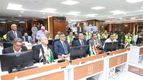 محافظ الجيزة يتابع عملية الغلق من داخل مركز السيطرة وبكلف بالاستعداد لليوم الثاني