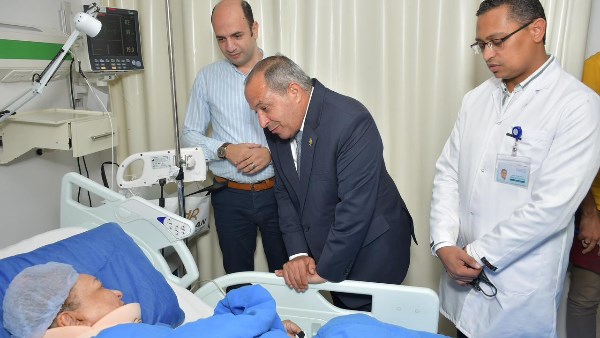 محافظ بورسعيد يتفقد مستشفى السلام لمتابعة مستوى الخدمات الطبية المقدمة