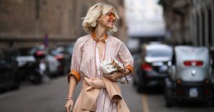 لقد وجدت 17 فساتين صيفية تنحيف ستحملك مباشرة إلى الخريف – بدءًا من 20 دولارًا