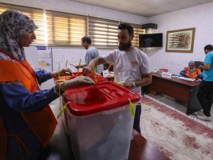 عشرات الآلاف يصوتون في انتخابات بلدية بليبيا