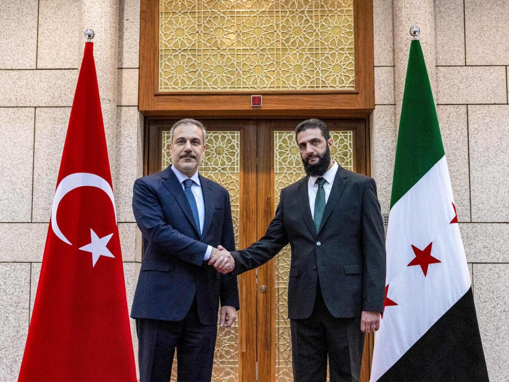 وزير الخارجية التركي يجري مباحثات مع الشرع في دمشق