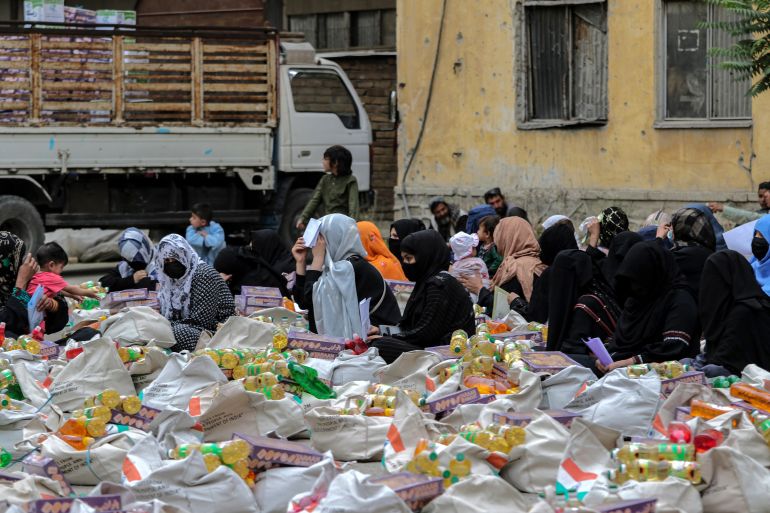 epa12277711 Afghan refugees receive rations donated by the Indian government, in Kabul, Afghanistan, 01 August 2025. The distribution of aid donated by India began in Kabul for Afghan returnee families as part of a larger initiative by the Ministry of Refugees and Repatriations, as nearly two million Afghan refugees have been forcibly deported in recent months, mainly from Iran, Pakistan, and Turkey. EPA/SAMIULLAH POPAL