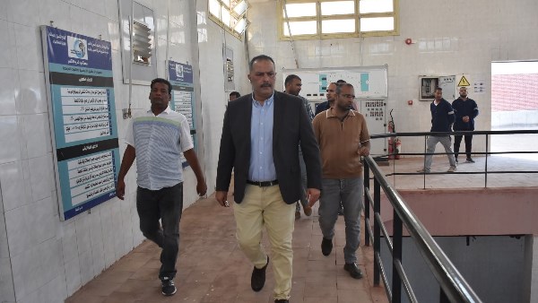 رئيس مياه الأقصر يتفقد محطة غرب النيل