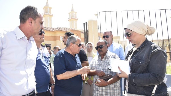 محافظ بورسعيد يؤكد على سرعة تشغيل الوحدة الصحية والمدرسة بـ«سلام مصر» | صور