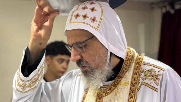 الأنبا انجيلوس يصلي القداس بكنيسة القديس مارمرقس وشهداء مصر بليبيا | صور