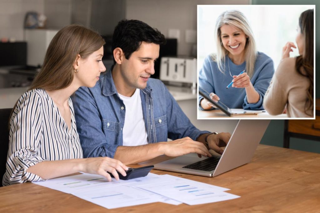 يكشف استطلاع جديد عن العمر الذي يجب أن يبدأ فيه الأمريكيون بالسماح للمهنيين بمعالجة ضرائبهم