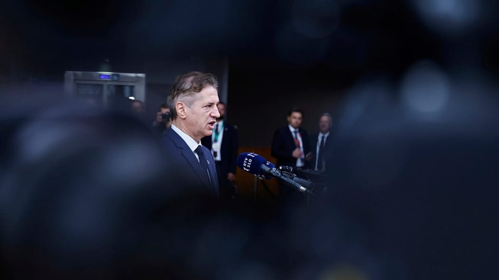 الوزراء السلوفينيون يستقيلون وسط أزمة حكومية بعد الضرب المميت على ملهى ليلي مما أثار ضجة