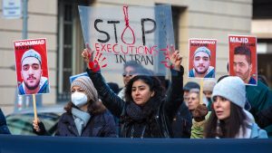 الأمم المتحدة تدين عمليات الإعدام التي نفذتها إيران بينما يحتج السجناء المحكوم عليهم بالإعدام