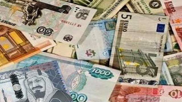 سعر العملات الأجنبية والعربية مساء اليوم 24-10-2025