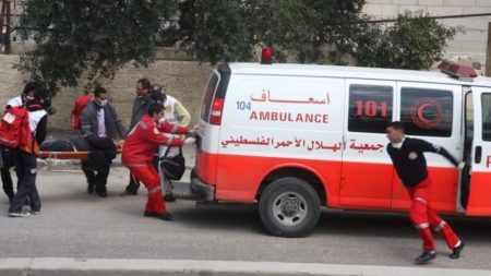 المتحدث باسم الهلال الأحمر الفلسطيني: أكثر من 15 ألف حالة مرضية بحاجة للعلاج خارج قطاع غزة