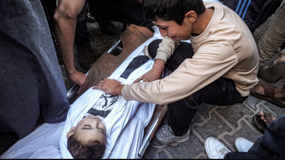 ارتفاع حصيلة شهداء غزة إلى 42 شهيدًا.. والزوارق الإسرائيلية تقصف الفلسطينيين