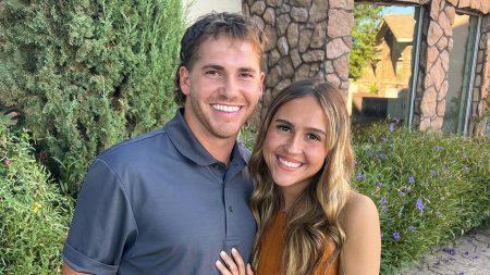 عروسان من تكساس تقطعت بهما السبل في جامايكا بعد أن ضرب إعصار ميليسا من الفئة الخامسة