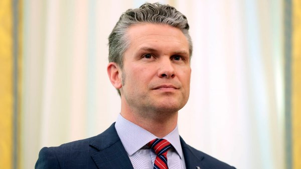 وزير الدفاع الأمريكي يأمر الجيش بإرسال عشرات المحامين إلى الحدود مع المكسيك