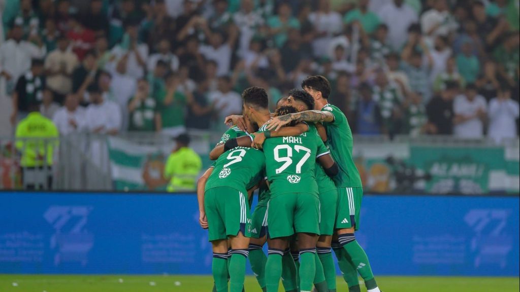 دوري روشن.. الأهلي يسقط في فخ التعادل أمام الرياض بهدف +90