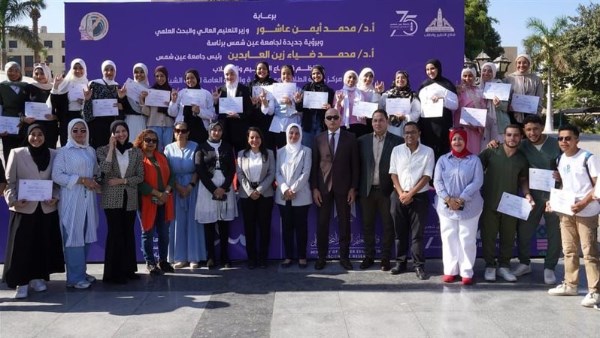 رئيس جامعة عين شمس يشارك الطلاب ذوي الإعاقة السمعية فعاليات مبادرة تمكين