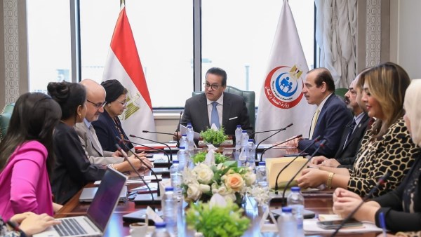 “عبدالغفار” يستقبل ممثلي  الصحة العالمية لبحث تعزيز أنظمة اليقظة الدوائية