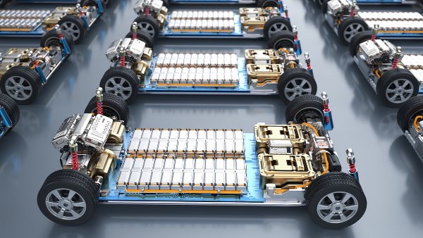 إنهاء عصر البنزين.. الصين تكشف عن بطارية كهربائية بمدى 1000 كيلومتر