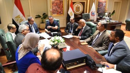 وزير الصحة يلتقي محافظ قنا لبحث إنشاء مستشفى للأورام في أبوتشت