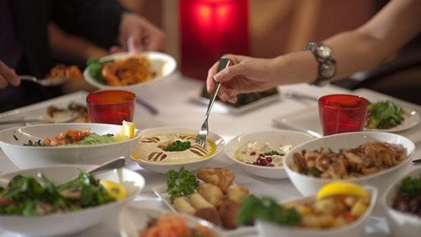 أهمية الوجبات العائلية في تعزيز الروابط الأسرية