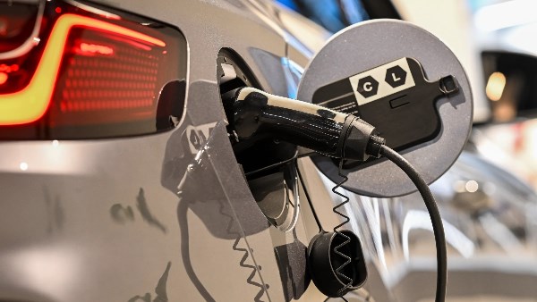 الصين تشعل حرب المعادن النادرة.. وأوروبا على حافة أزمة صناعة السيارات الكهربائية