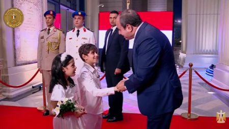 الطفلة مليكة للرئيس السيسي: كان نفسي أشوفك أوي بجد.. فيديو