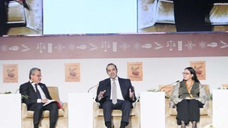 وزير الشئون النيابية: الحكومة ملزمة بتوجيه القيادة السياسية بعرض تقارير دورية بشأن تنفيذ برنامج الحكومة