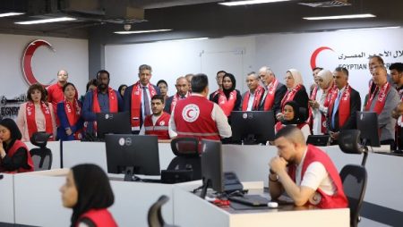 الهلال الأحمر يستقبل وفد البرلمان العربي الآسيوي للاطلاع على جهود مصر في دعم غزة