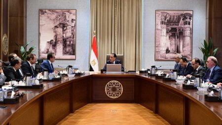 مدبولي يتابع إجراءات بدء تطبيق المرحلة الثانية لمنظومة التأمين الصحي الشامل