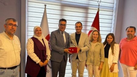 التمثيل التجاري المصري في إسطنبول يبحث جذب استثمارات جديدة مع قيادات صناعة الملابس والمنسوجات