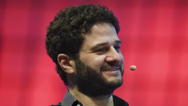 مؤسس ميتا المشارك يعترف: 13 عاماً من رئاسة الشركات كانت مرهقة