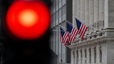 أسهم Boeing تفقد 7 مليارات دولار في يوم واحد.. أسهم الحوسبة الكمومية تتألق