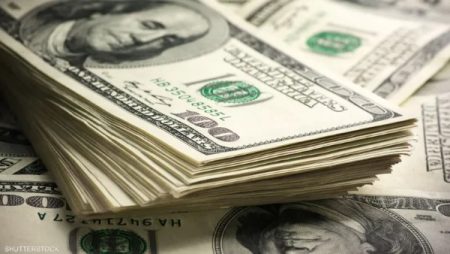 سعر الدولار مقابل الجنيه في مصر مستهل تعاملات الإثنين