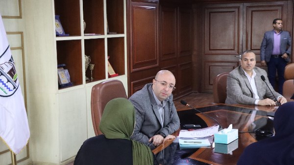 عينة من مياه الشرب لتحليلها.. حزمة تكليفات وتوجيهات في اللقاء الأسبوعي لمحافظ بني سويف بالمواطنين