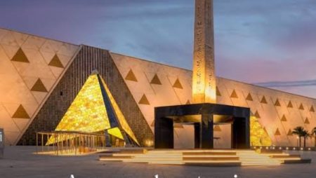 سفير أوزبكستان بالقاهرة: المتحف المصري الكبير هدية للعلماء ومحبي الثقافة في العالم