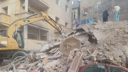 العناية الإلهية أنقذت أسرتين.. انهيار منزل مكون من طابقين بقرية بني فيز بأسيوط